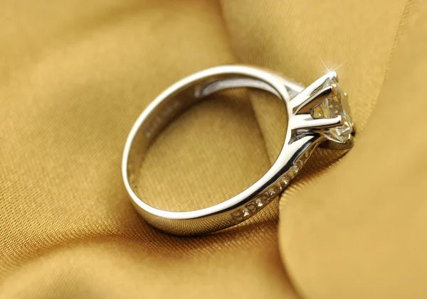 Luxury 925 Sterling Silver Classic Ring for Women Six-Claw Jewelry Simple 0.70 ct Diamond Ring Imitation Diamond Women's Ring