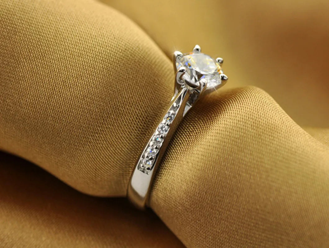 Luxury 925 Sterling Silver Classic Ring for Women Six-Claw Jewelry Simple 0.70 ct Diamond Ring Imitation Diamond Women's Ring
